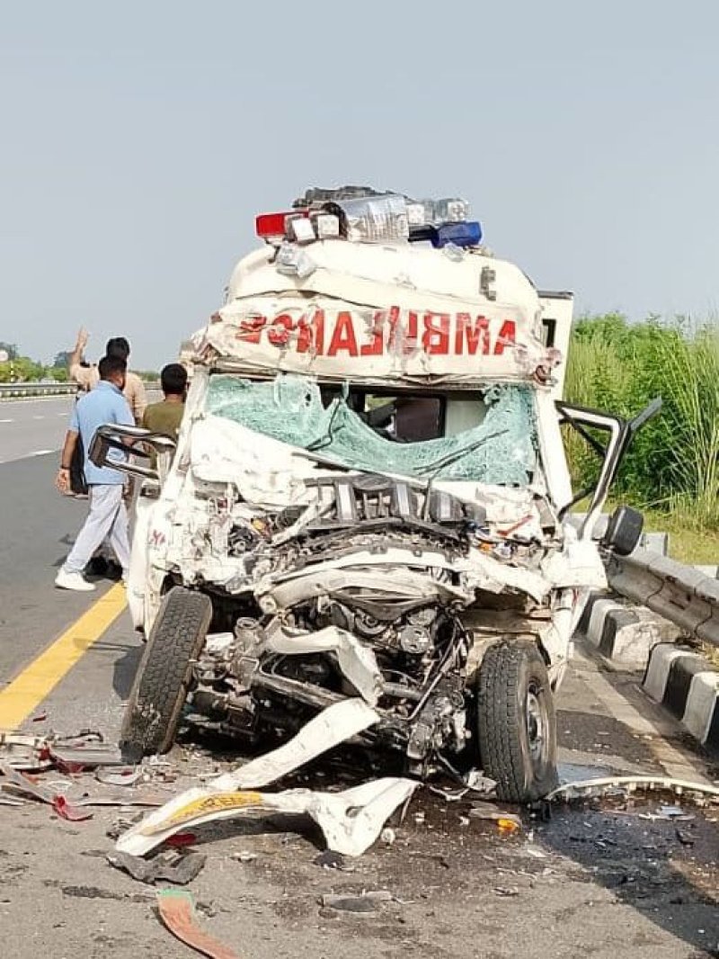 सुल्तानपुर में शहीद का पार्थिव शरीर ले जा रही एंबुलेंस हादसे का शिकार, 4 की मौत