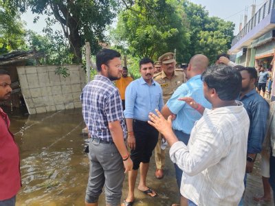 सीएम योगी के निर्देश पर लखनऊ के बाढ़ प्रभावित इलाकों में युद्धस्तर पर राहत अभियान, डीएम ने संभाली कमान