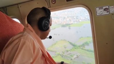 बाढ़ प्रभावित इलाकों का CM योगी ने किया हवाई सर्वेक्षण, राहत कार्यों का लिया जायजा