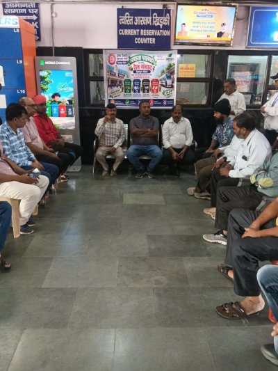 देहरादून रेलवे स्टेशन पर ‘रेल जन संवाद’ का आयोजन, यात्रियों को स्वच्छता और कचरा पृथक्करण के प्रति किया जागरूक