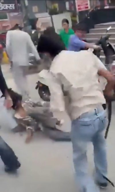 देहरादून में युवक की बेरहमी से पिटाई, वीडियो वायरल; दो आरोपी गिरफ्तार