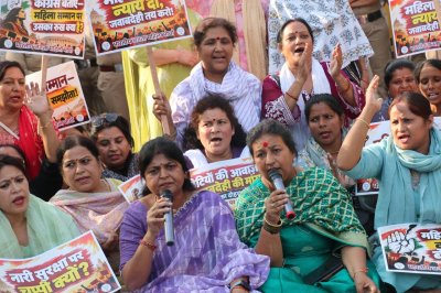 छात्राओं की सुरक्षा पर कांग्रेस से रुचि भट्ट ने मांगा जवाब