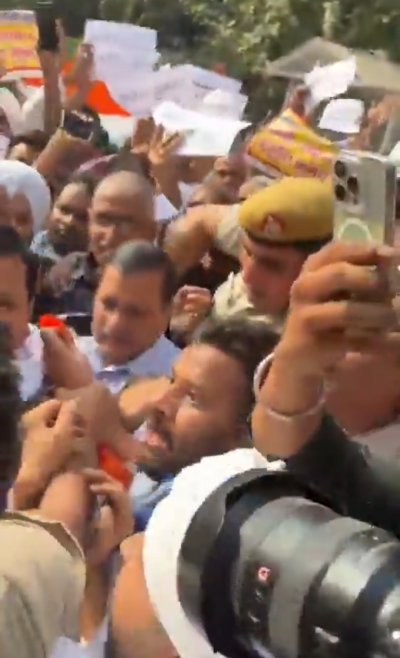 Arvind Kejriwal Detained in Delhi Before Joining CJP Protest Against CEC Gyanesh Kumar