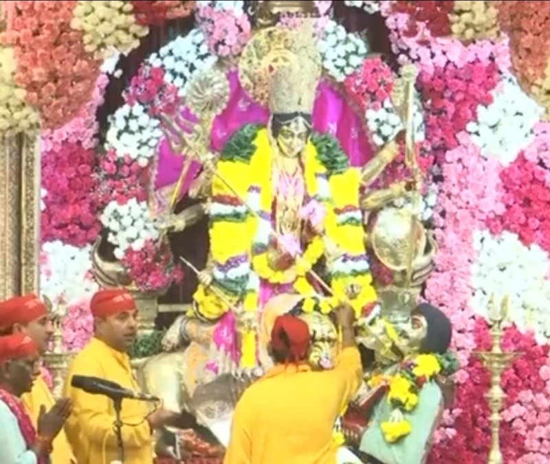 Chhatarpur Temple Witnesses Massive Devotee Turnout on Navratri Day 1