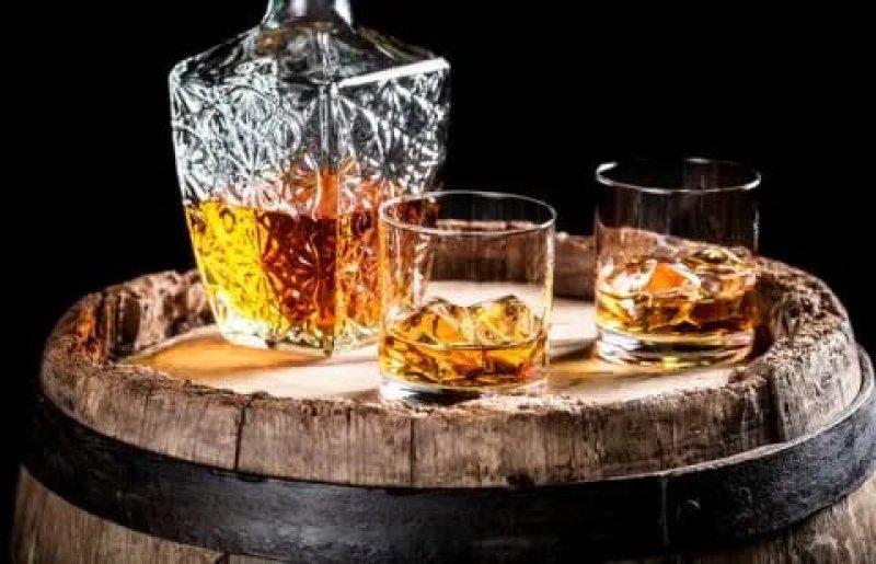 Neat, With Water or on Ice? How to Drink Whisky the Right Way