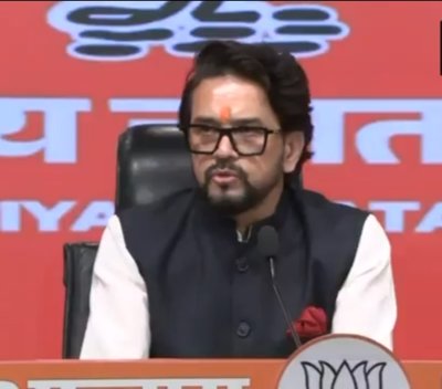 अनुराग ठाकुर का प्रियंका पर तंज, ‘लड़ सकती हूं’ से ‘मार सकती हूं’ तक!