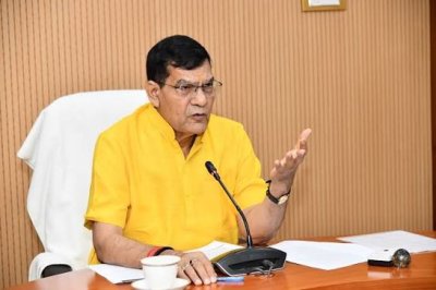 योगी सरकार का नगर विकास और ऊर्जा क्षेत्र की संभावनाओं का अधिक प्रभावी ढंग से इस्तेमाल करने पर जोर