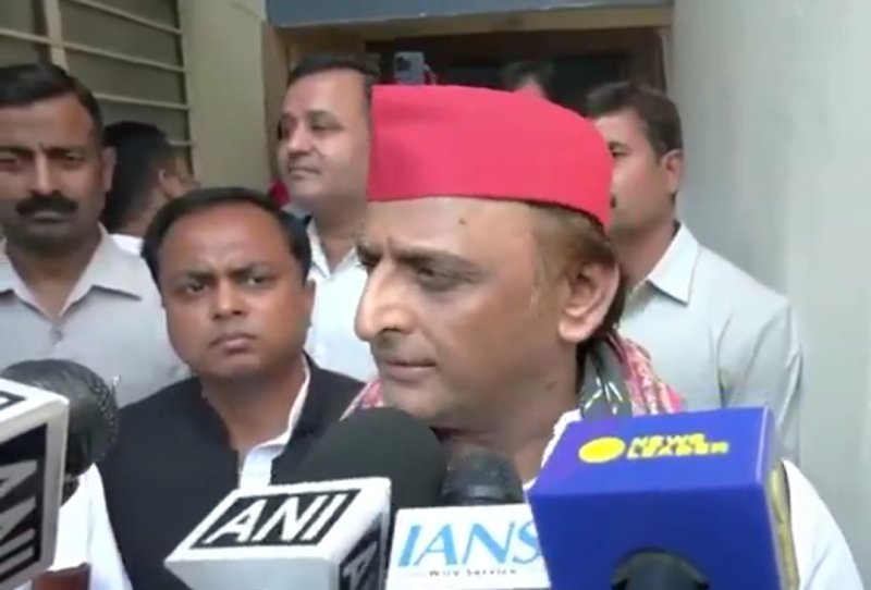 हारने लगती है बीजेपी तो चुनाव आयोग से मिल जाती है: अखिलेश यादव