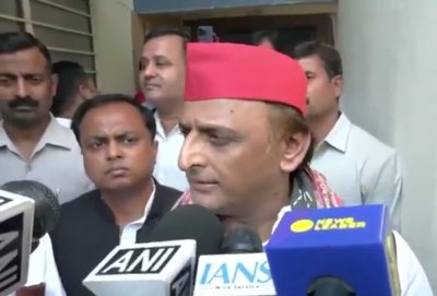 हारने लगती है बीजेपी तो चुनाव आयोग से मिल जाती है: अखिलेश यादव