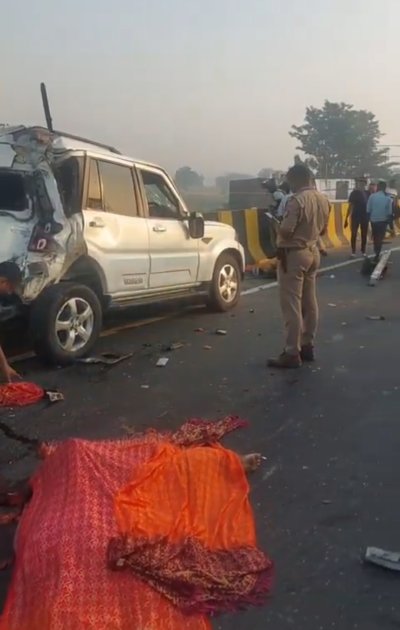 वाराणसी में मौत बनकर दौड़ा ट्रक, सेल्फी ले रहे 4 दोस्तों की मौत; 4 जिंदगी और मौत से जूझ रहे