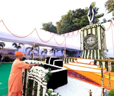 यूपी पुलिस की ‘वर्दी’ में दिखी शहादत की कहानी, अपनों को खोने का दर्द और देशसेवा का जज्बा