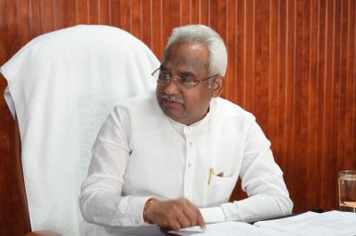 आयुष विभाग के लंबित मामलों का जल्द होगा निस्तारण, मंत्री मदन कौशिक ने अधिकारियों को दिए निर्देश