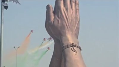 वाराणसी: ‘गंगा के ऊपर राफेल-तेजस का शक्ति प्रदर्शन, वाराणसी में गूंजा ‘विंग्स ओवर गंगा’