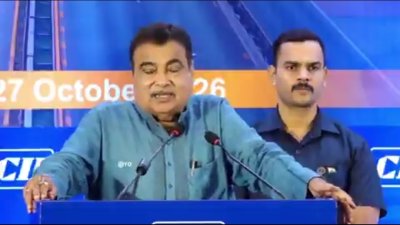 गडकरी का जोर: ईंधन आयात घटेगा, किसानों की आय बढ़ेगी