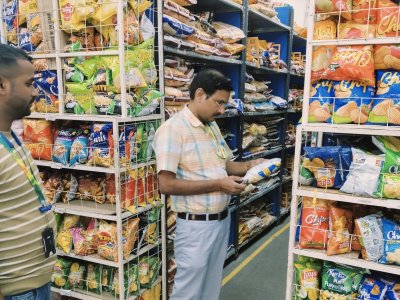 खाद्य पदार्थों की गुणवत्ता, कोल्ड स्टोरेज, स्वच्छता और वैधता अवधि की जांच, 6 स्टोर्स का लाइसेंस निलंबित कर कारोबार बंद कराया
