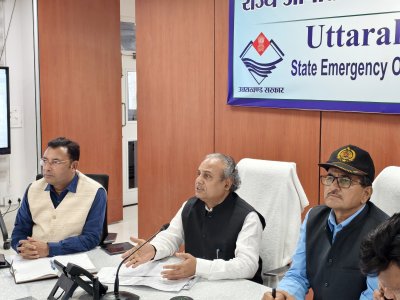आपदा प्रभावित क्षेत्रों में पुनर्निर्माण कार्यों में तेजी लाने के निर्देश, सभी जिलों के अधिकारियों के साथ हुई समीक्षा बैठक