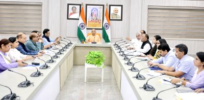 इन्फ्लुएंजा-ए (एच1एन1) की जांच सभी सरकारी स्वास्थ्य संस्थानों में निःशुल्क कराएं, निजी संस्थान निर्धारित शुल्क से अधिक न लें: मुख्यमंत्री योगी