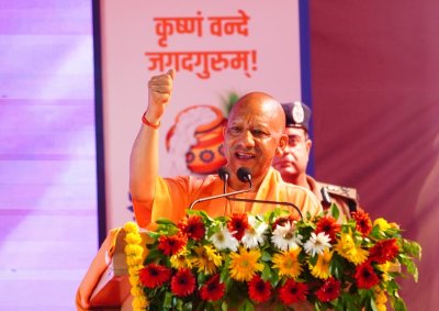 आक्रांता मंदिर तोड़ सकता है, हमारी आस्था नहीं: सीएम योगी