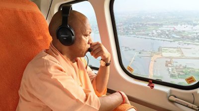 बाढ़ में योगी सरकार का राहत अभियान तेज, 19 हजार से ज्यादा लोगों को सुरक्षित स्थानों पर पहुंचाया