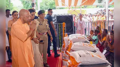 2017 के पहले बाढ़पीड़ितों को देते थे सूखी ब्रेड, अब मिलती है 26 सामानों वाली 50 किलो की किट : सीएम योगी