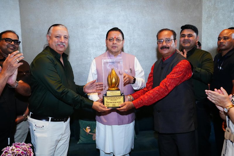 धामी ने सर्राफ मंडल की भव्य प्रदर्शनी का किया अवलोकन, पारंपरिक आभूषणों को ‘लोकल टू ग्लोबल’ पहचान दिलाने पर जोर