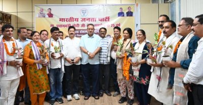जिला सहकारी बैंक के नवनिर्वाचित निदेशकों से मिले कैबिनेट मंत्री गणेश जोशी