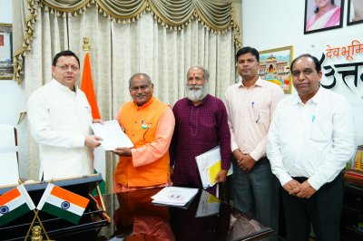 स्वतंत्रता सेनानी परिवारों के जायज मामलों का प्राथमिकता से होगा समाधान: सीएम धामी