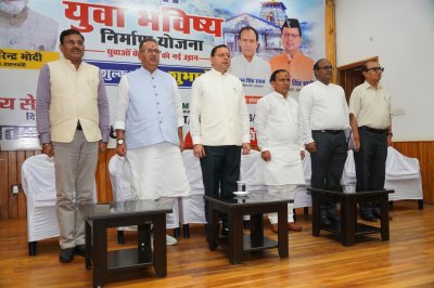 “आर्थिक हालात नहीं बनेंगे सपनों की राह में बाधा”: CM धामी ने शुरू की 11 हजार युवाओं के लिए मुफ्त ऑनलाइन कोचिंग