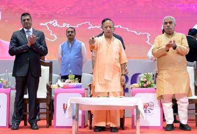 योगी सरकार की नीतियों से यूपी में उद्योगों का बढ़ा भरोसा, बदली औद्योगिक तस्वीर
