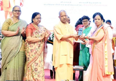 आंगनबाड़ी कार्यकत्रियों को अब 12 हजार, सहायिकाओं को छह हजार मानदेय