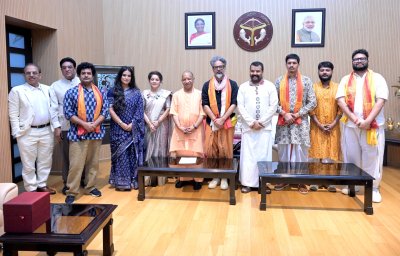 UP NEWS : मुख्यमंत्री योगी से मिली ‘हनुमान अंश’ की टीम, गुरु गोरक्षनाथ के प्रसंग पर हुई चर्चा