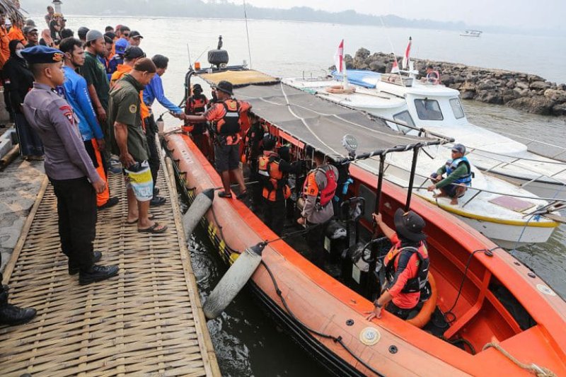 Indonesia Ferry Capsizes in Java Sea, 129 Still Missing