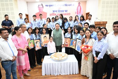 मुख्यमंत्री धामी के जन्मदिवस पर मुख्यसेवक सदन में उमड़ा जनसैलाब, प्रदेशभर से पहुंचे लोगों ने दी शुभकामनाएं