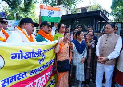 नेपाल आपदा राहत सहायता दल को सीएम धामी ने हरी झंडी दिखाकर किया रवाना
