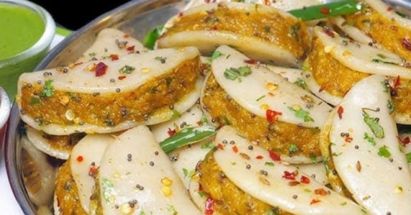 सूजी से बनाएं झटपट दाल फरा, 10 मिनट में तैयार होगा स्वादिष्ट नाश्ता