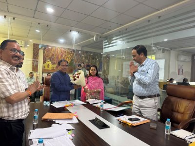 विद्यालयों में विकसित भारत की तस्वीरें उकेरेंगे छात्र-छात्राएं: डॉ धन सिंह रावत