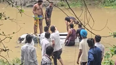 Seven Odisha Tourists Die as Car Swept Away in MP