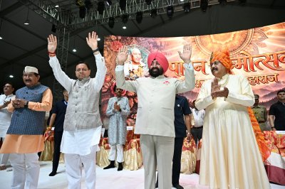 सीएम धामी ने सतपाल महाराज को दी जन्मदिवस की शुभकामनाएं, कहा—कुंभ को दिव्य और भव्य बनाने में जुटी सरकार