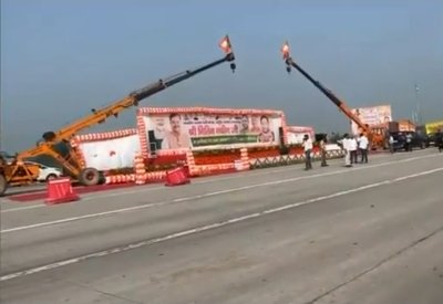 मेरठ टोल पर नितिन नबीन का अनोखा स्वागत, बुलडोजरों पर लहराए भाजपा के झंडे