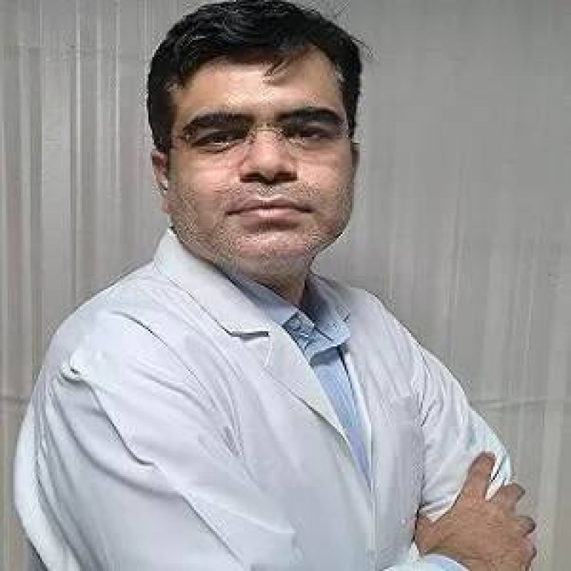पैरों में नसों की दिक्कत ले सकती है बड़ा रूप, जानिए क्रोनिक वेनस डिजीज के बारे में