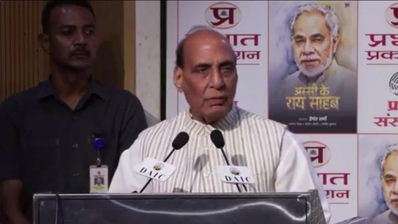 पेशा हो या मिशन, कलम का ईमानदार होना पहली शर्त’: राजनाथ सिंह