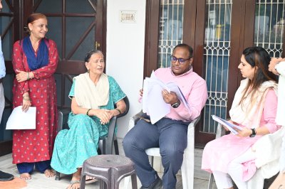 उत्तराखंड : मुख्य निर्वाचन अधिकारी ने देहरादून में किया स्थलीय निरीक्षण, मतदाताओं से लिया फीडबैक