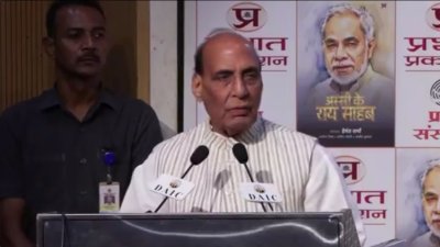 पेशा हो या मिशन, कलम का ईमानदार होना पहली शर्त’: राजनाथ सिंह