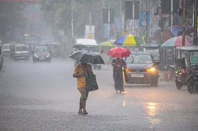 यूपी में बारिश का रेड अलर्ट, 26-27 सितंबर को कई जिलों में भारी वर्षा की चेतावनी