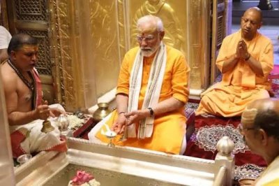 मोदी-योगी सरकार ने  बदली काशी की तस्वीर, 13 वर्षों में 52.71 करोड़ पर्यटकों ने किया भ्रमण