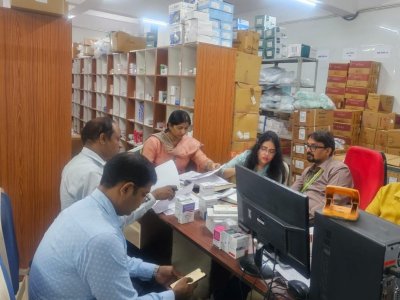 15 मेडिकल कॉलेजों की फार्मेसियों में यूपीएफएसडीए की औचक जांच, 90 दवा नमूने लिए गए; 49 सप्लायर्स को नोटिस