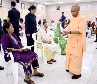 शांति, खुशहाली व सुदृढ़ कानून व्यवस्था नए यूपी की पहचान, इसमें बाधा डालने वालों को सिखाएं सबकः मुख्यमंत्री